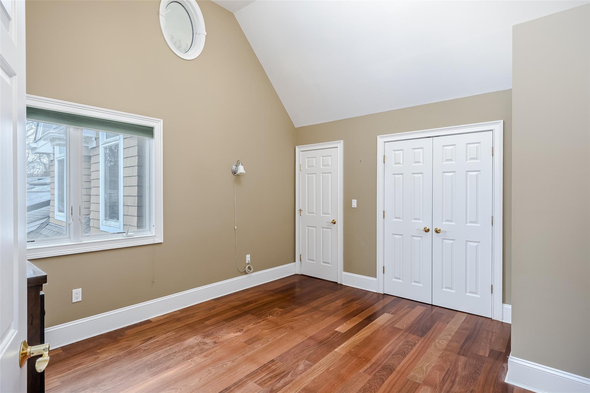 1 Uva Way, Port Jefferson, NY 11777