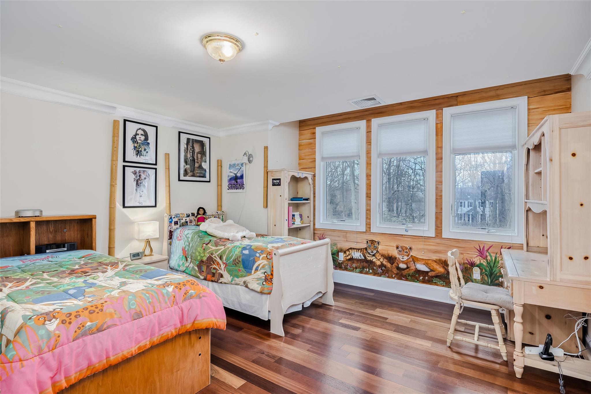 1 Uva Way, Port Jefferson, NY 11777