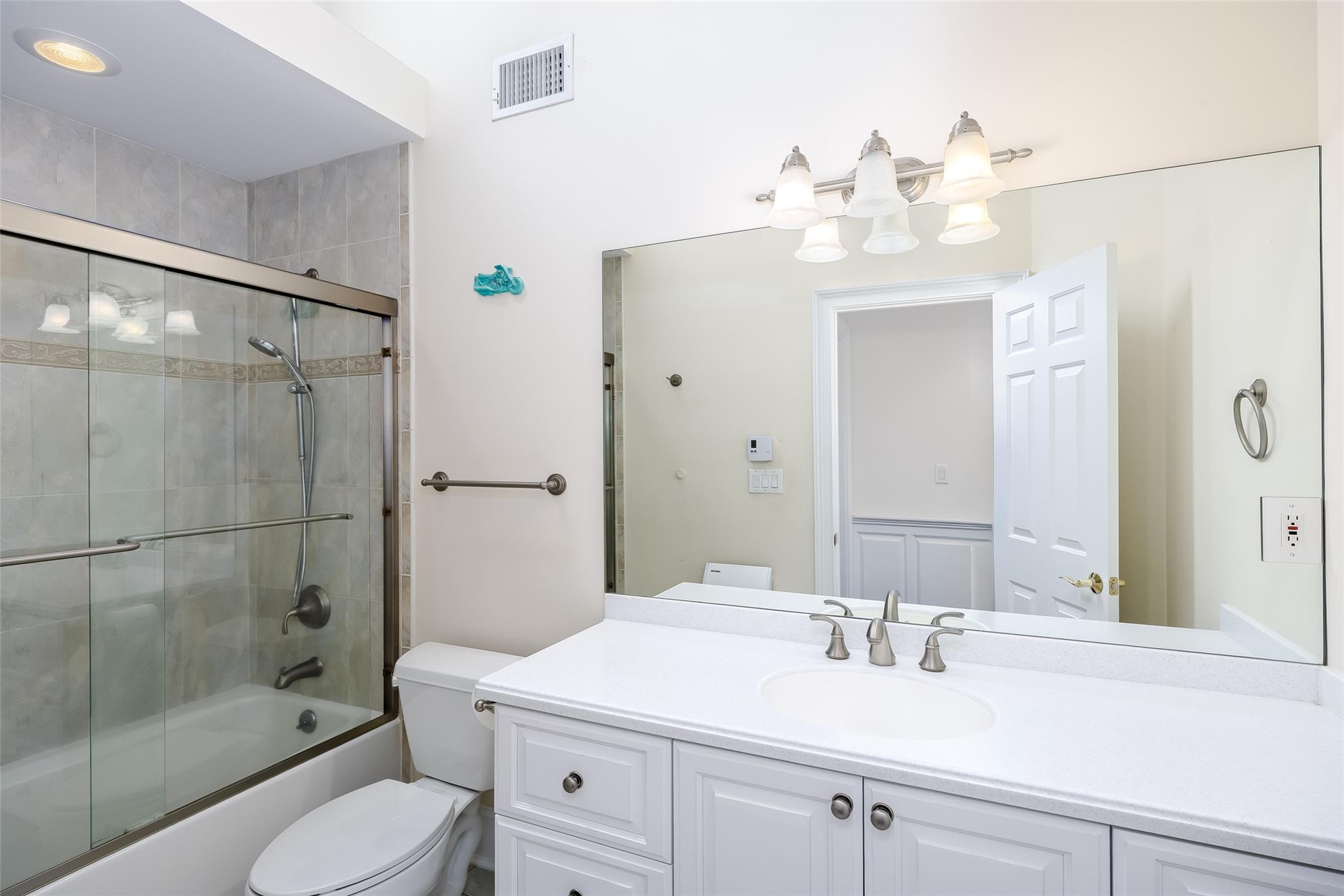 1 Uva Way, Port Jefferson, NY 11777