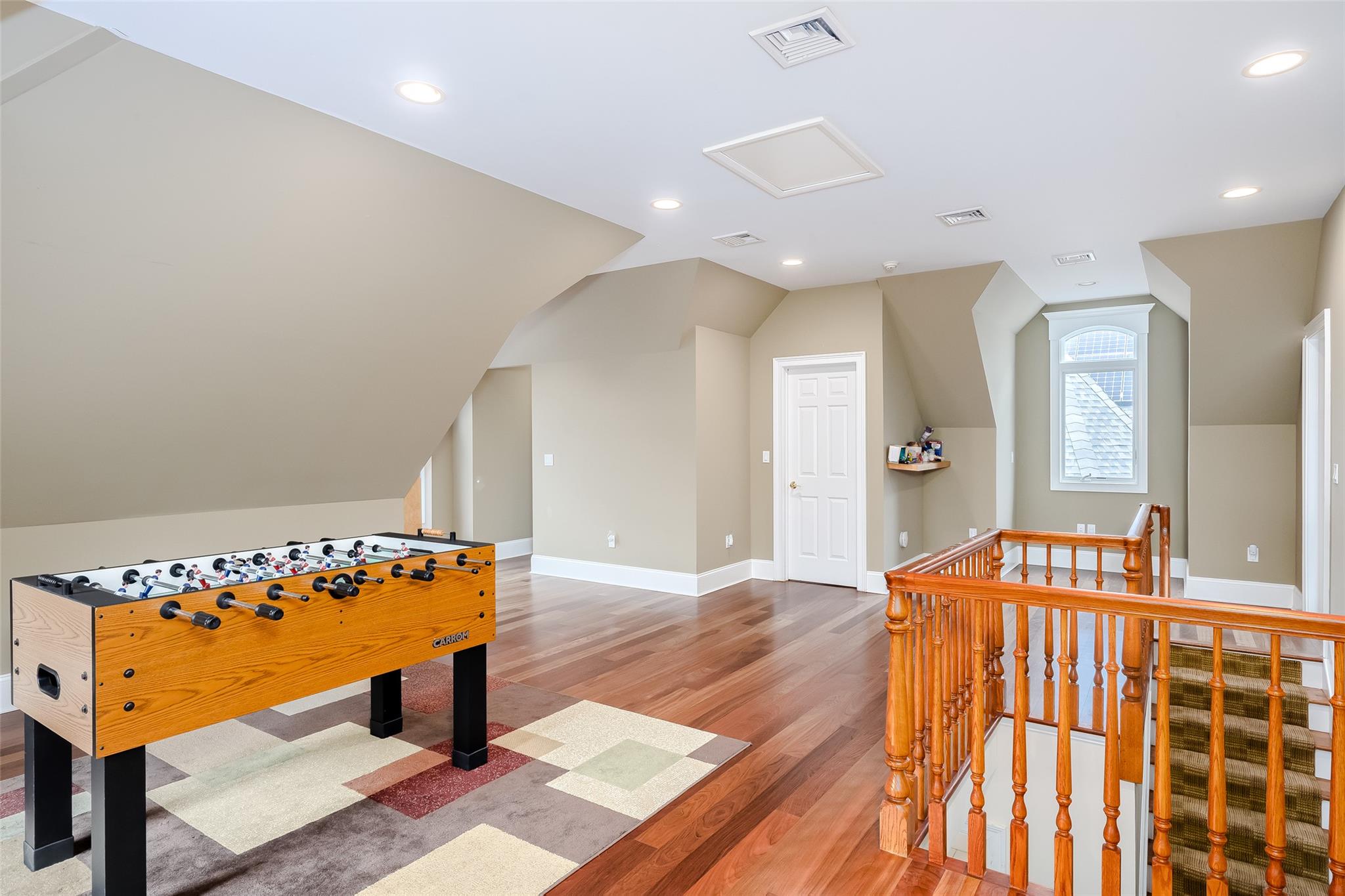 1 Uva Way, Port Jefferson, NY 11777