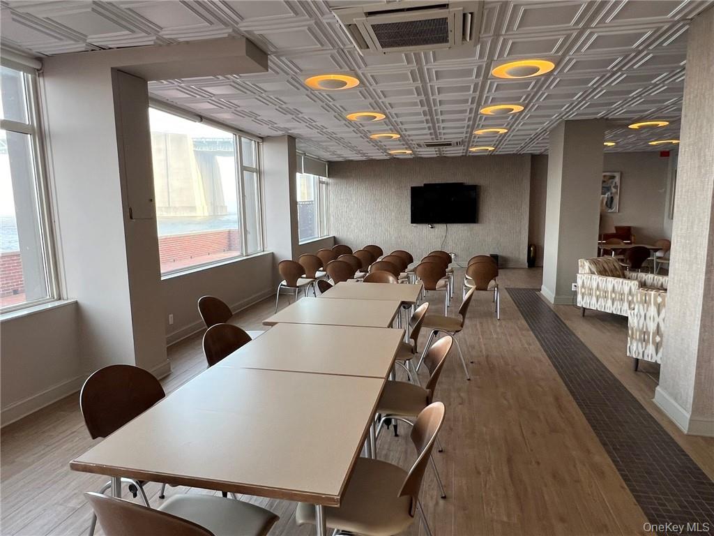 166-25 Powells Cove Boulevard # 8E, Beechhurst, NY 11357