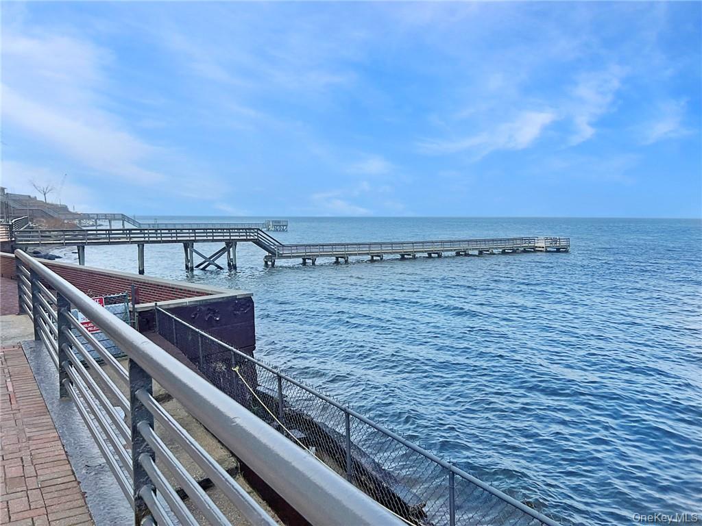 166-25 Powells Cove Boulevard # 8E, Beechhurst, NY 11357