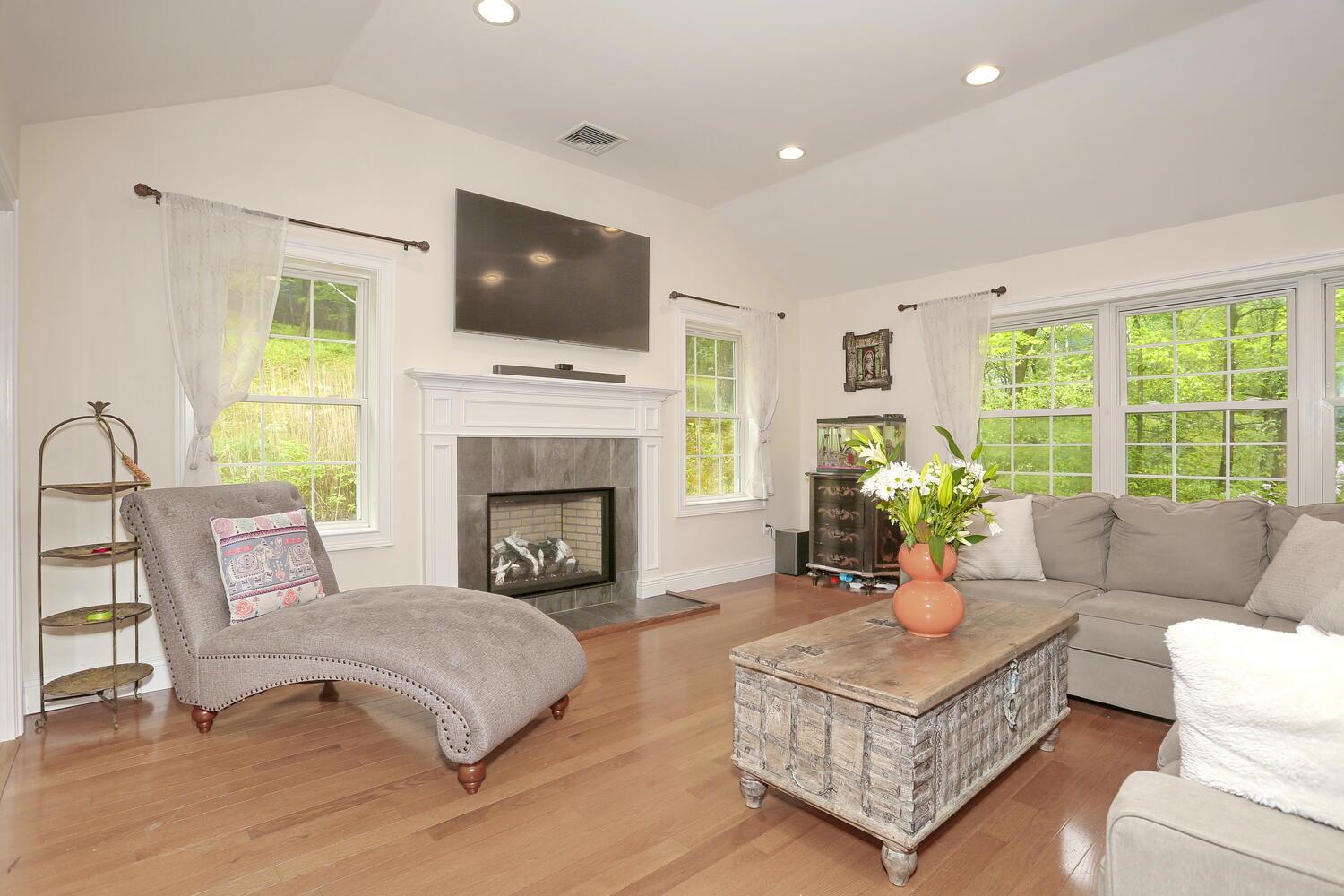 43 Hickory Road, Sloatsburg, NY 10974