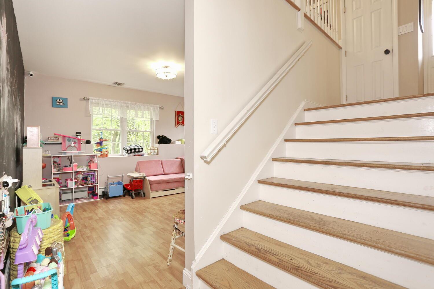 43 Hickory Road, Sloatsburg, NY 10974