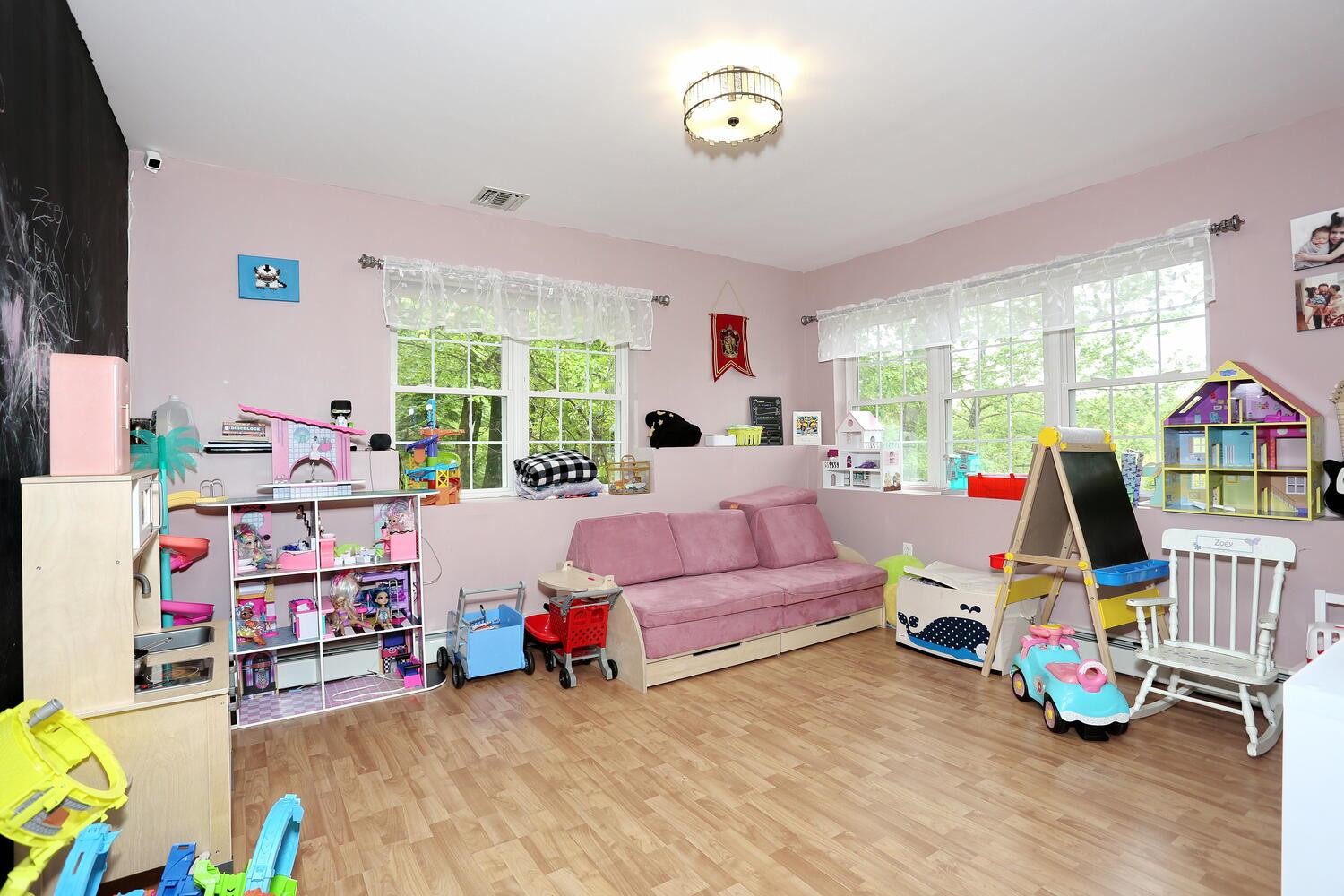 43 Hickory Road, Sloatsburg, NY 10974