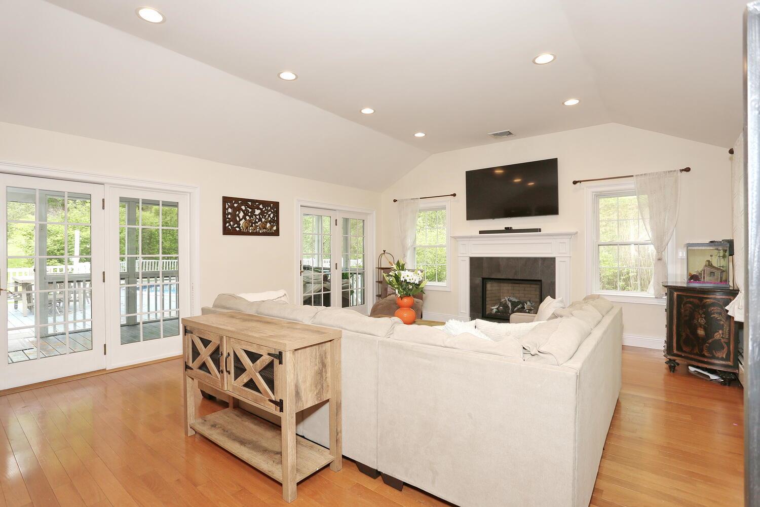 43 Hickory Road, Sloatsburg, NY 10974