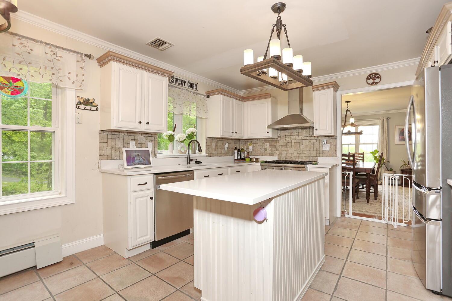 43 Hickory Road, Sloatsburg, NY 10974