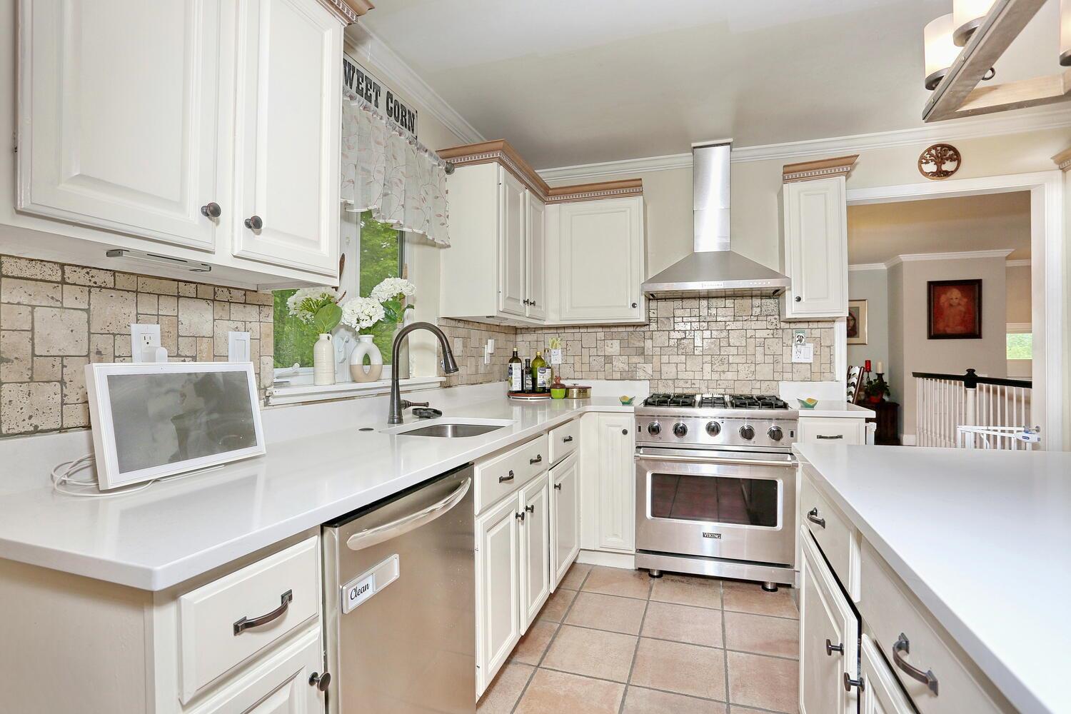 43 Hickory Road, Sloatsburg, NY 10974