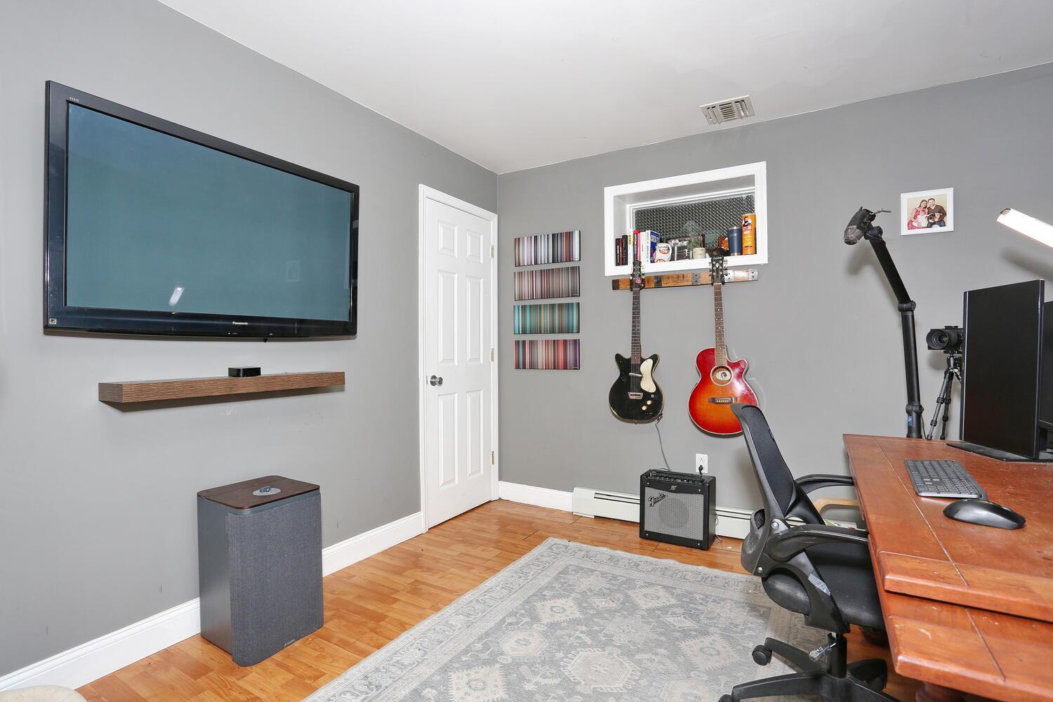 43 Hickory Road, Sloatsburg, NY 10974