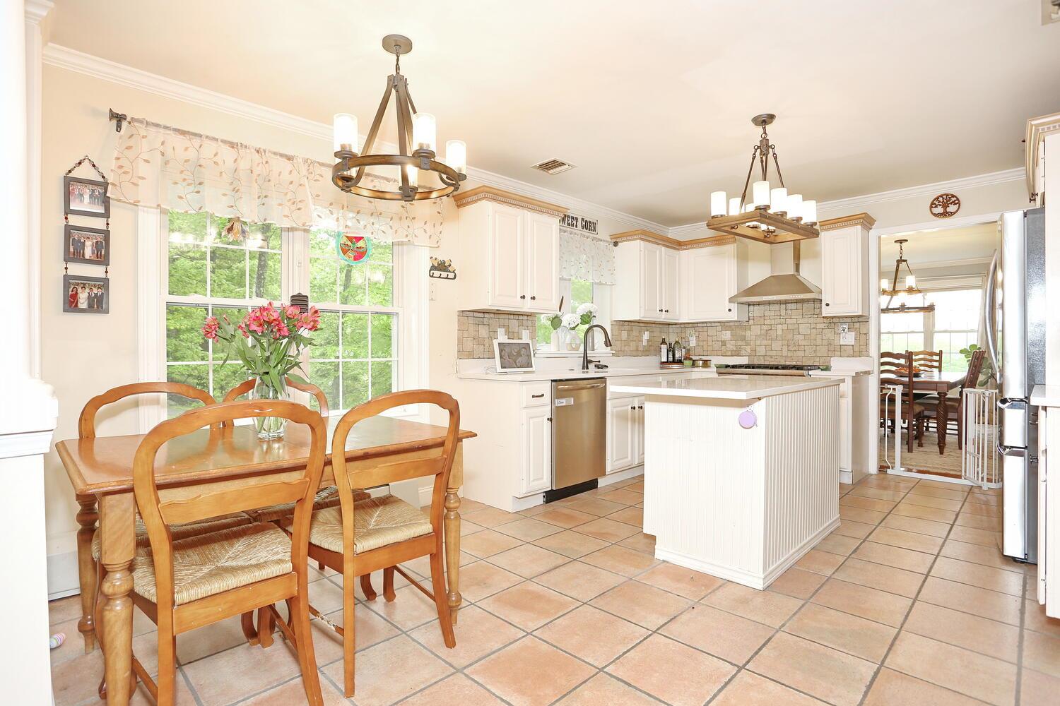 43 Hickory Road, Sloatsburg, NY 10974