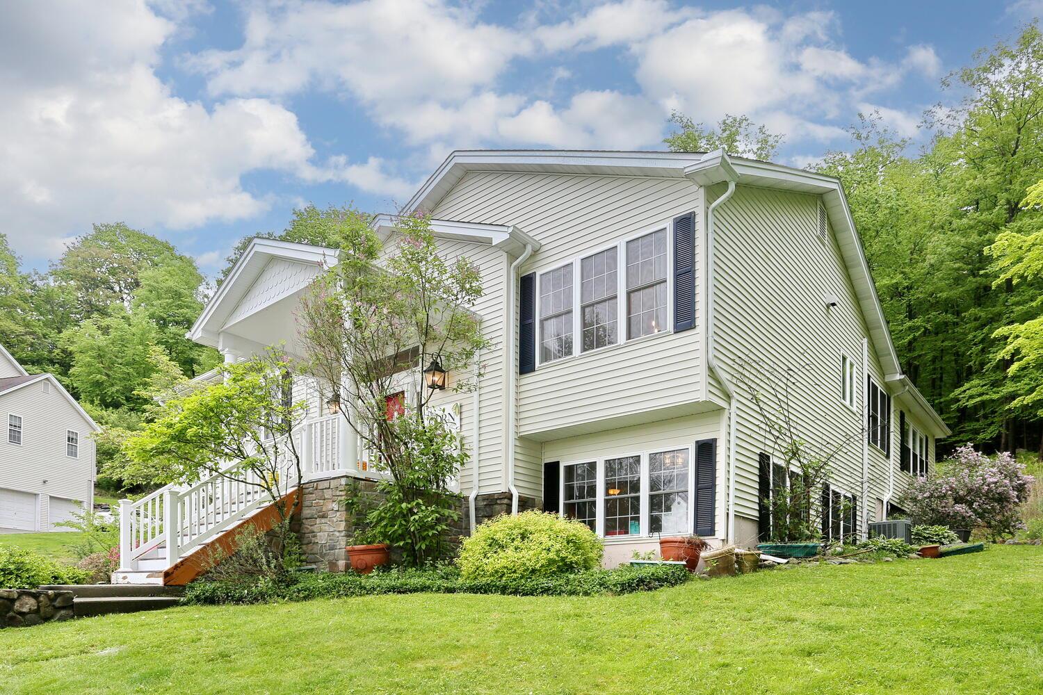 43 Hickory Road, Sloatsburg, NY 10974