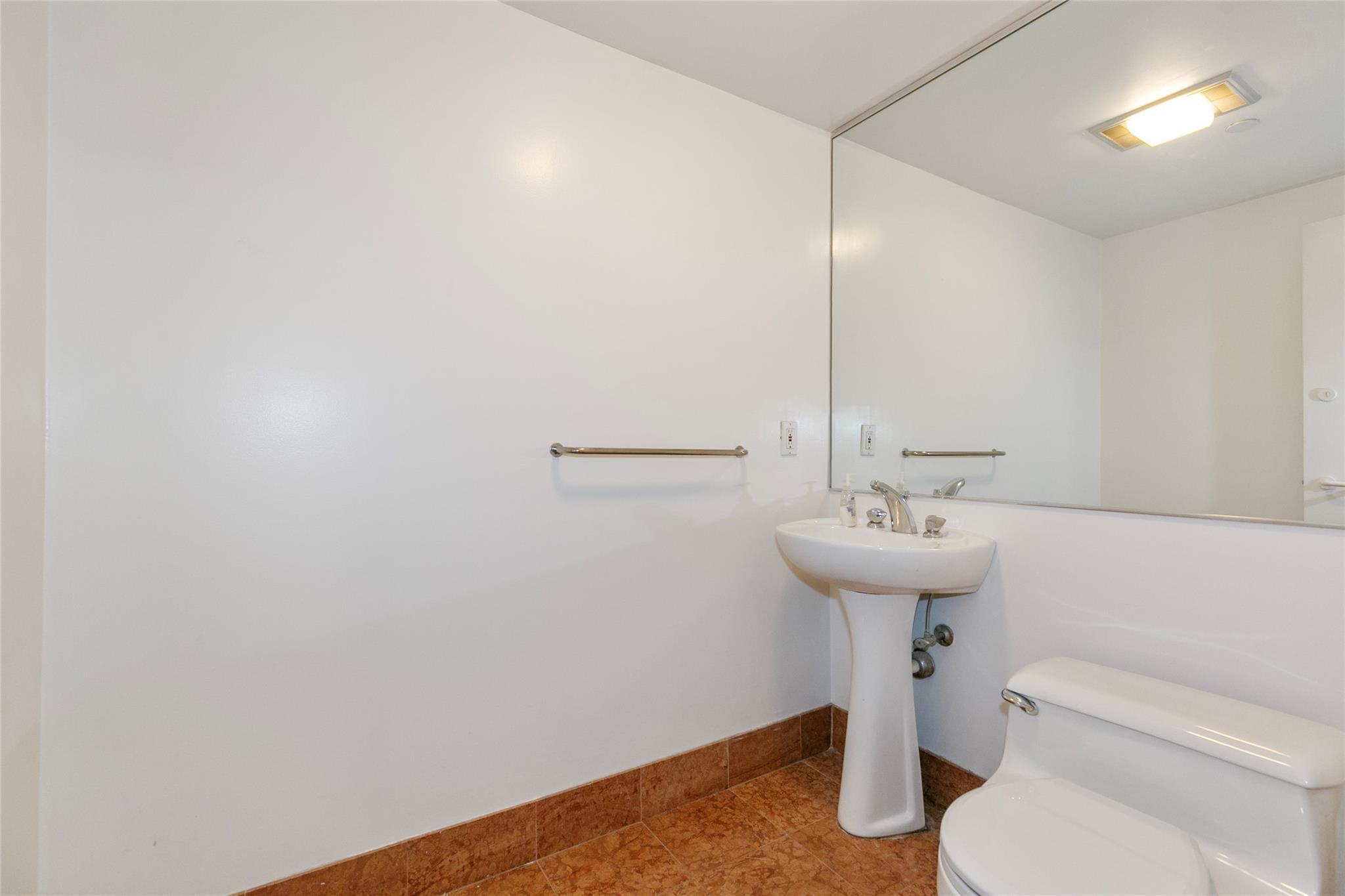 100 Cuttermill Road # 2-C, Great Neck, NY 11021