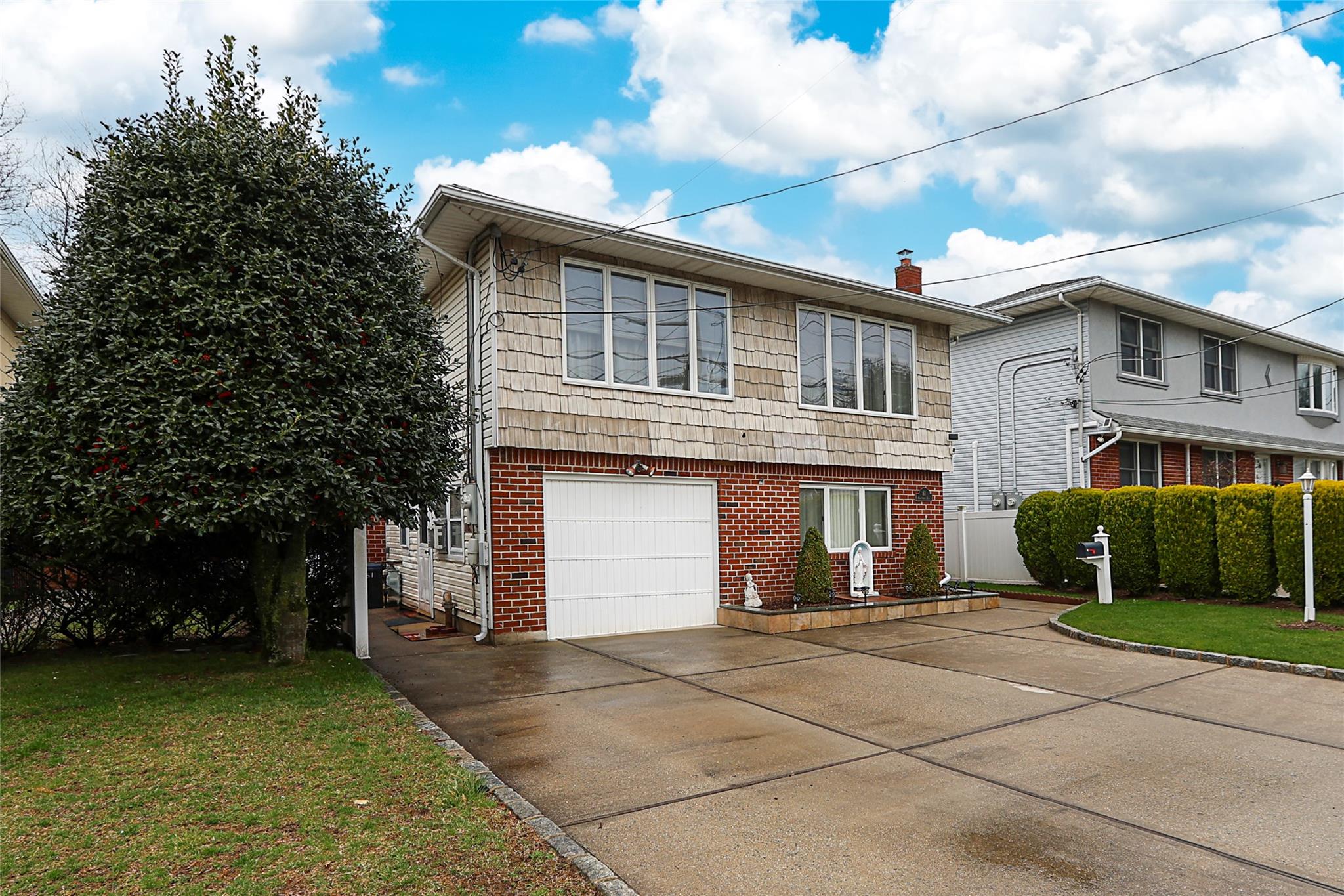 61 Barrymore Boulevard, Franklin Square, NY 11010