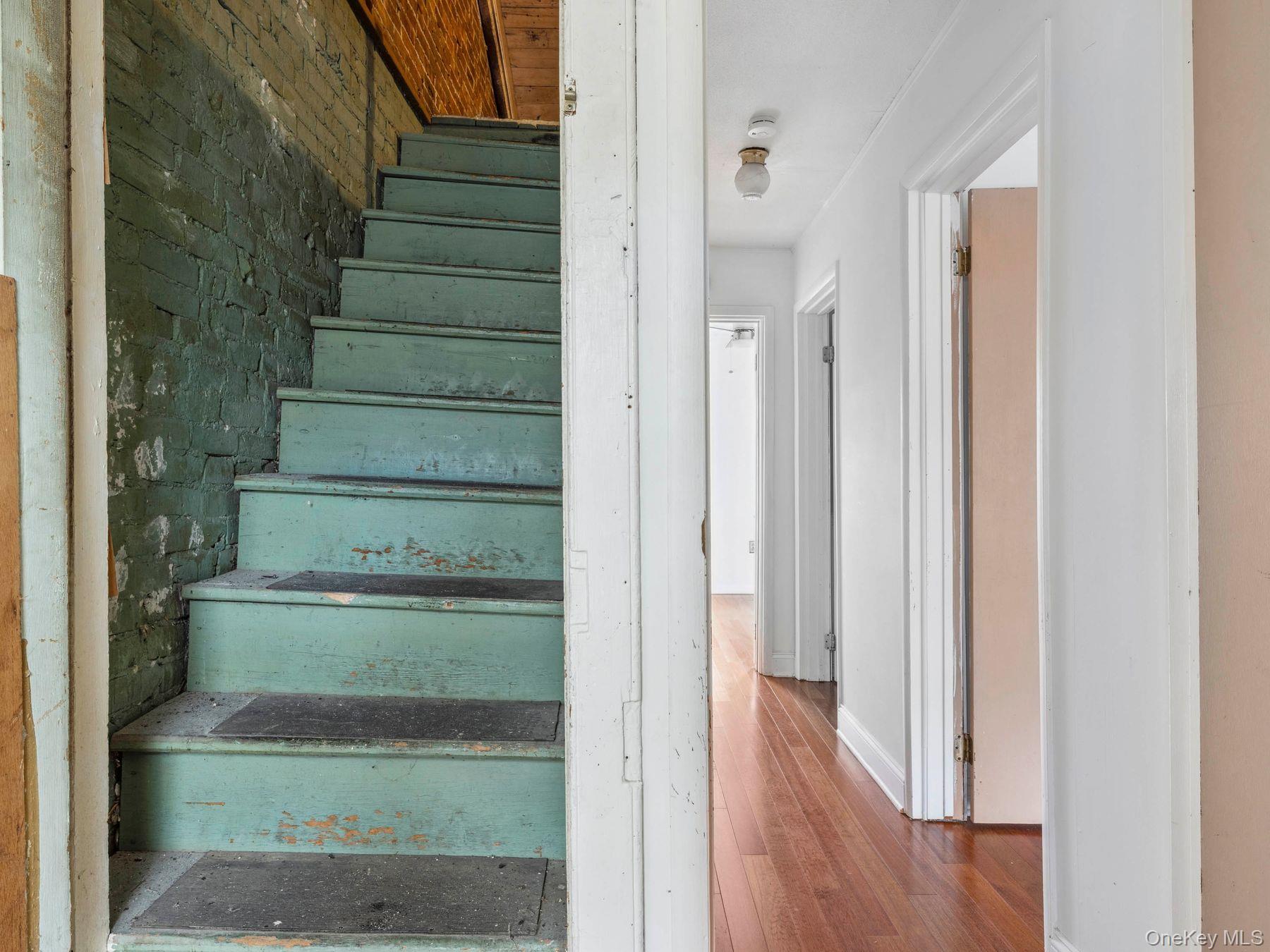 27 Brick Row, Athens, NY 12015