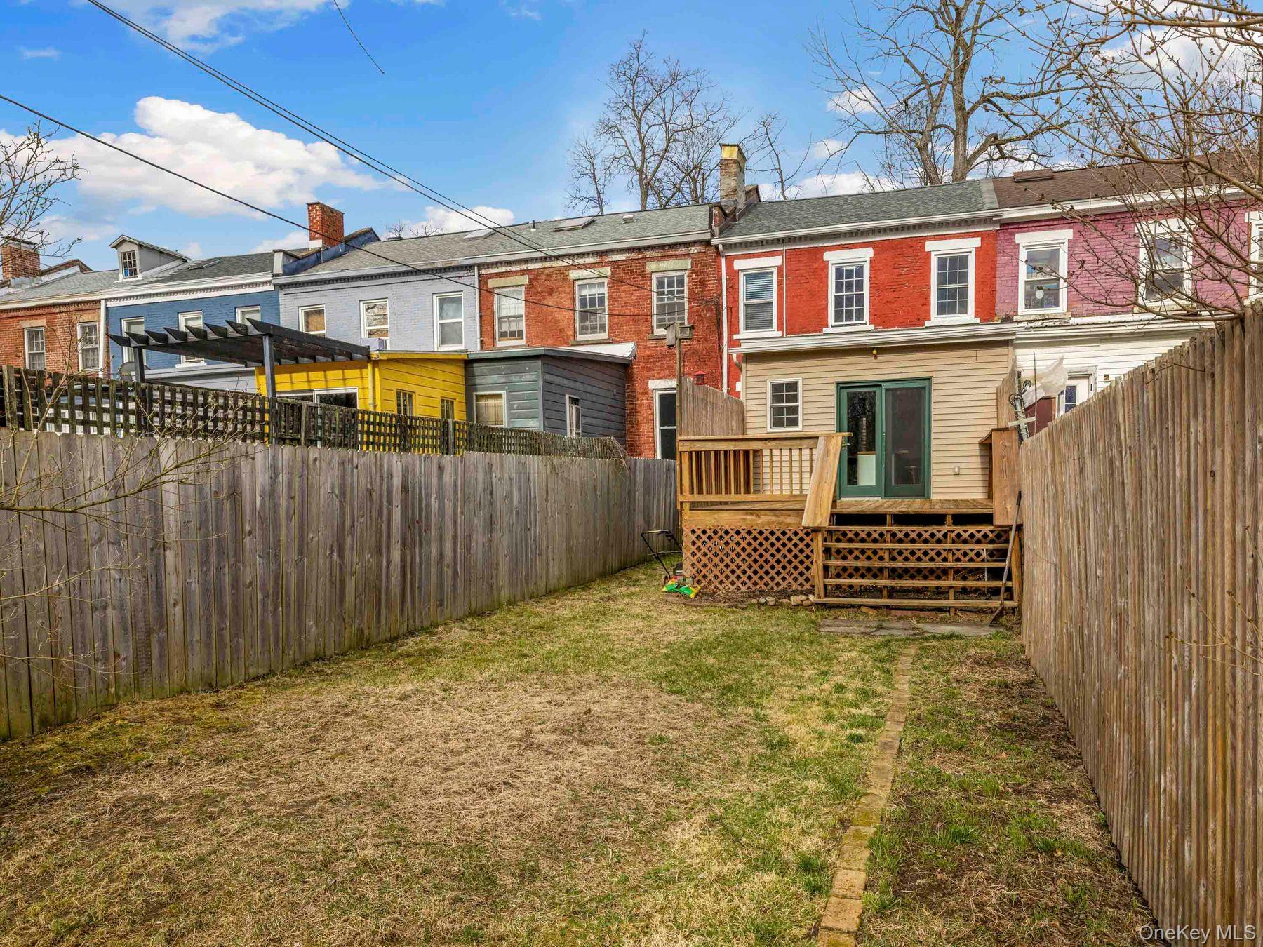 27 Brick Row, Athens, NY 12015