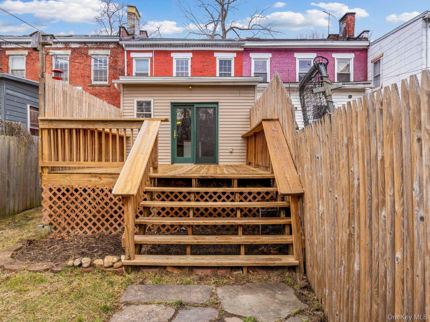 27 Brick Row, Athens, NY 12015