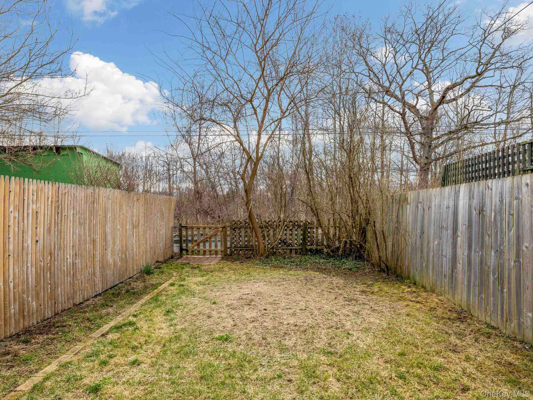 27 Brick Row, Athens, NY 12015