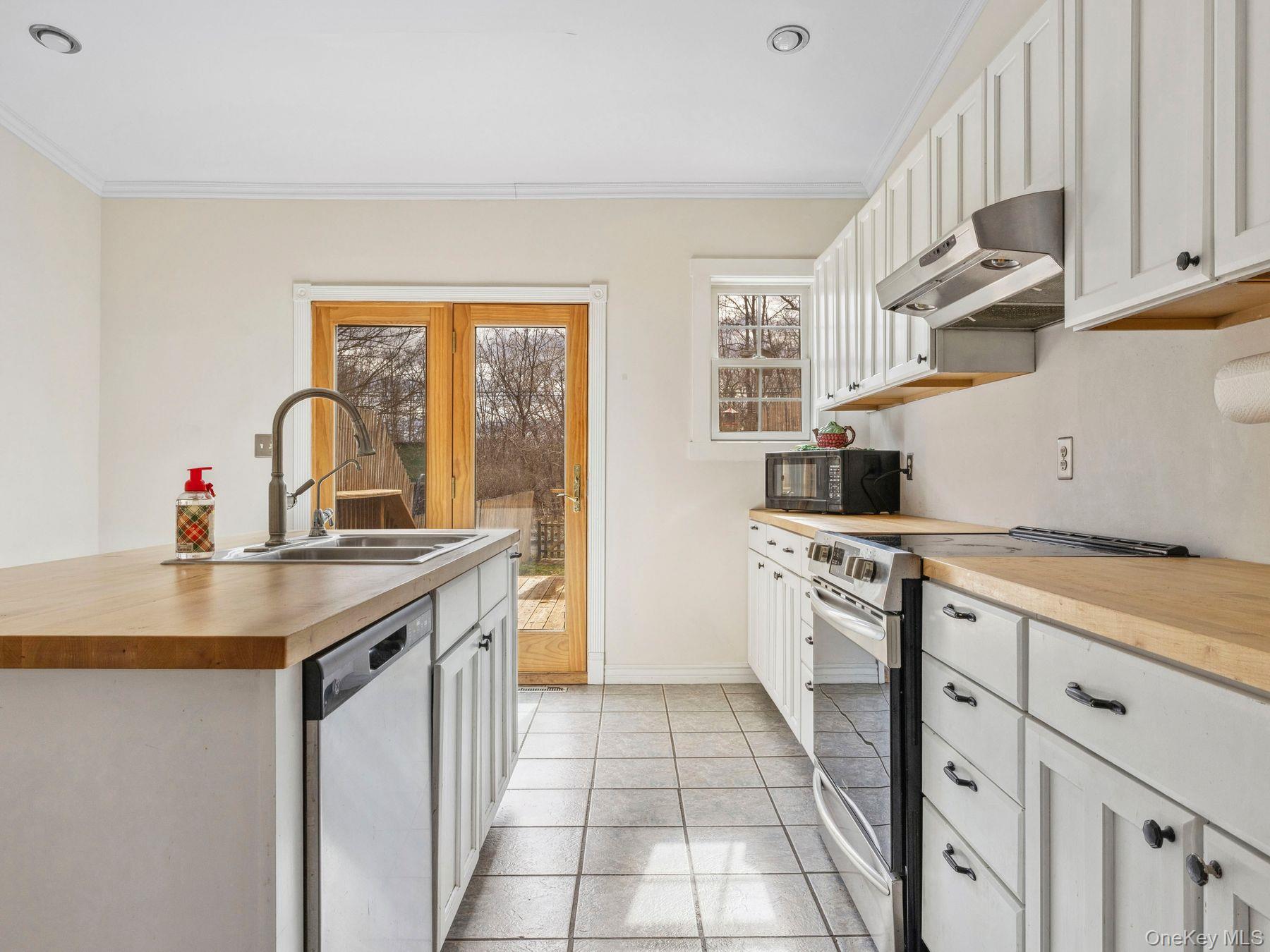 27 Brick Row, Athens, NY 12015