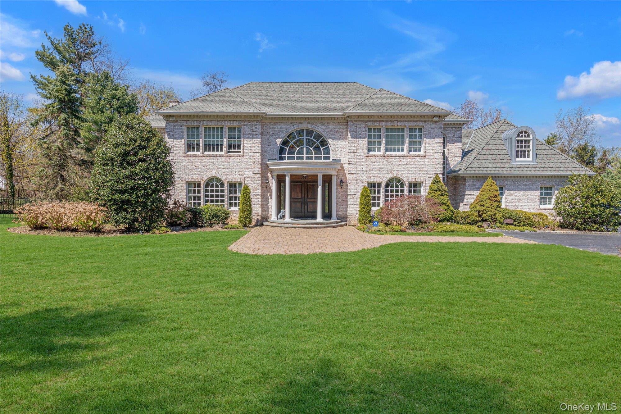 8 Norgate Road, Brookville, NY 11545