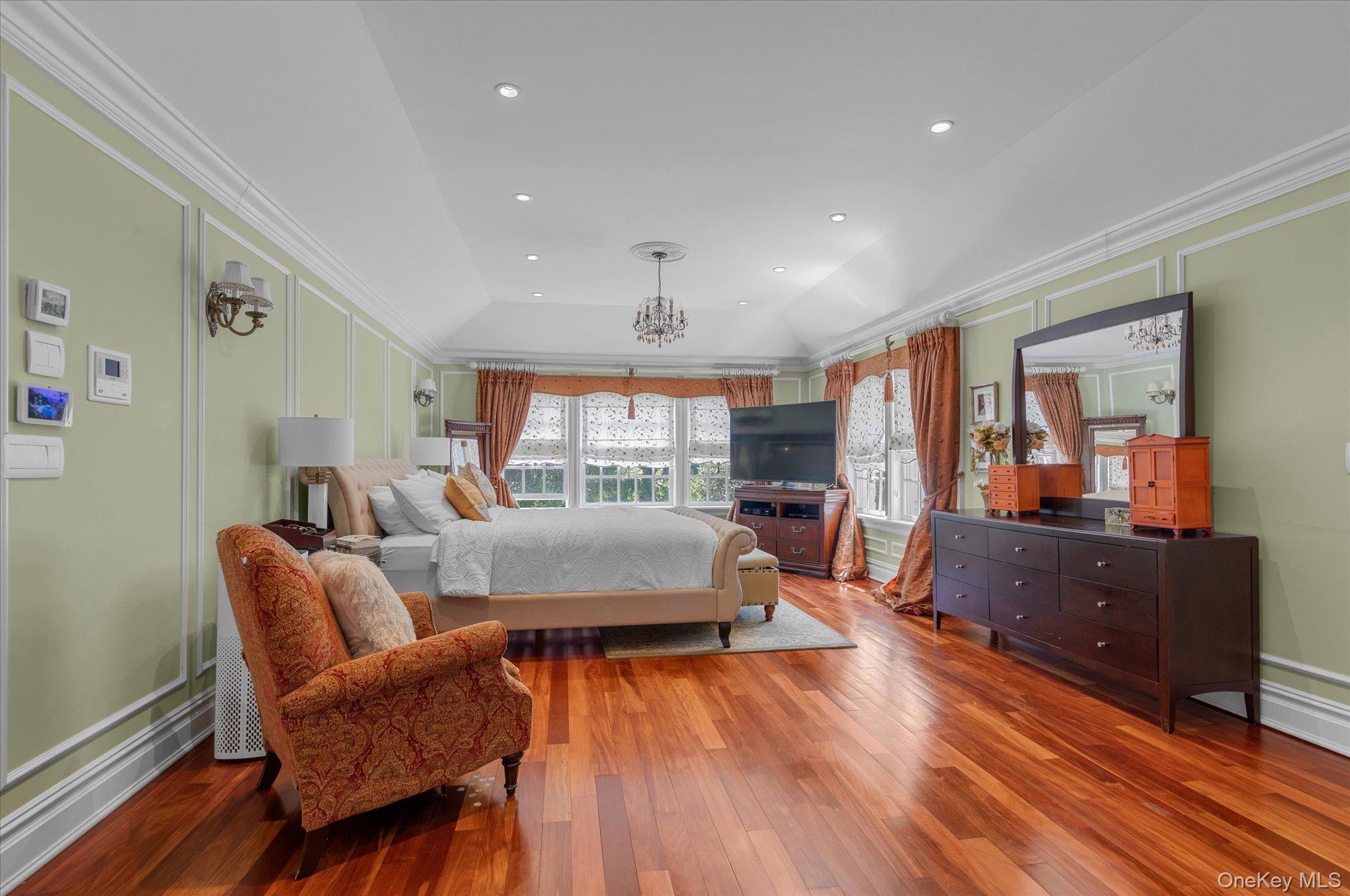 8 Norgate Road, Brookville, NY 11545