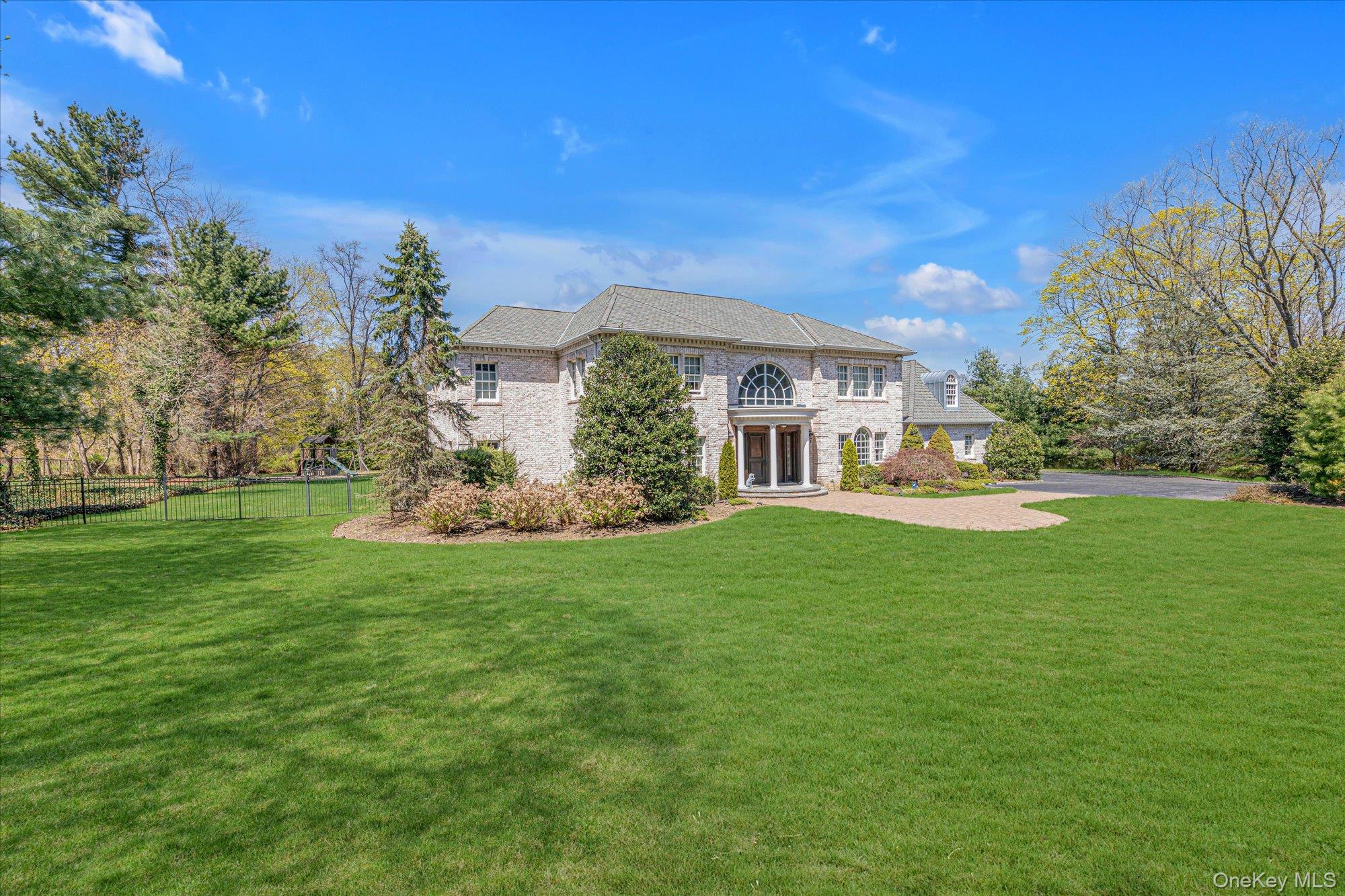 8 Norgate Road, Brookville, NY 11545