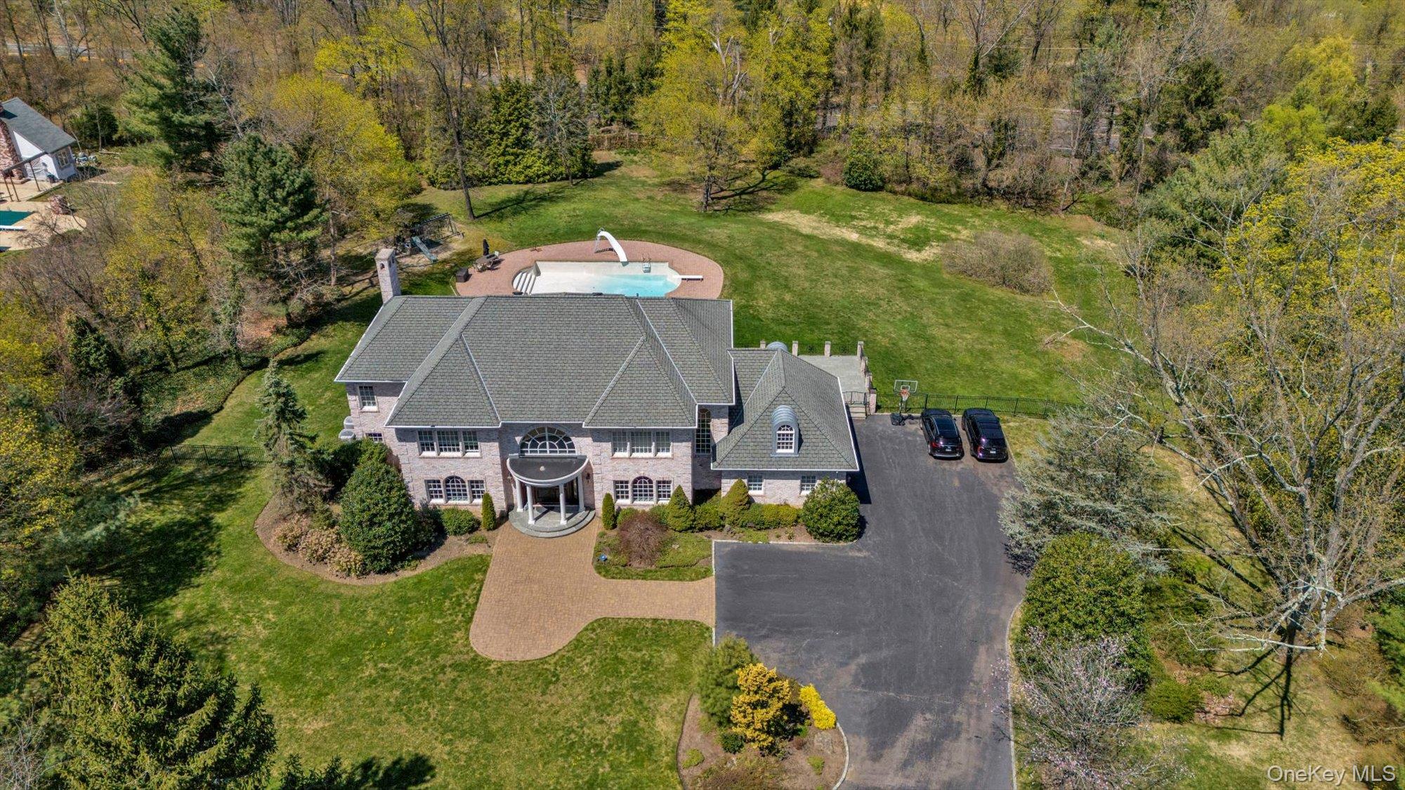 8 Norgate Road, Brookville, NY 11545