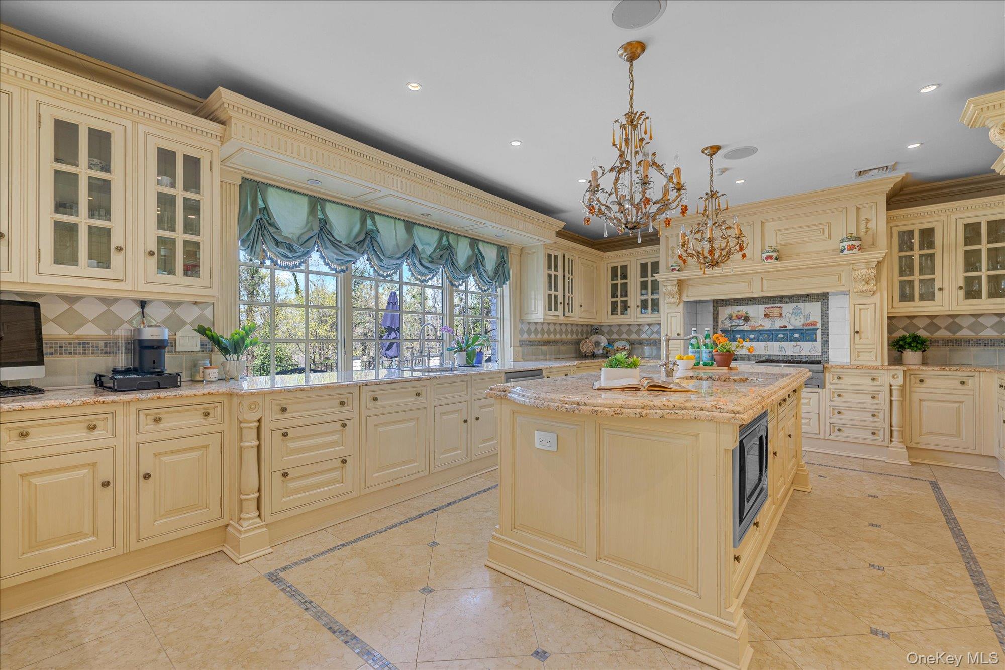 8 Norgate Road, Brookville, NY 11545