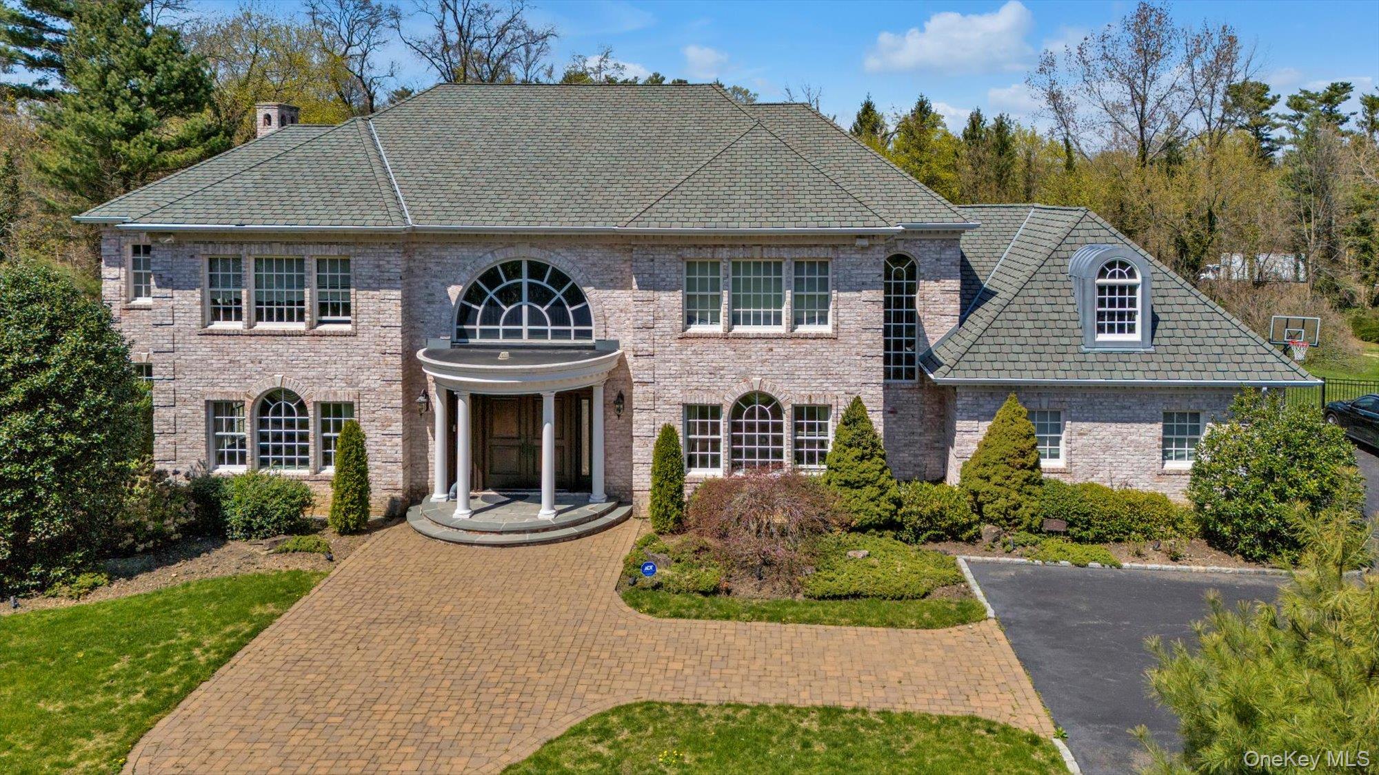 8 Norgate Road, Brookville, NY 11545