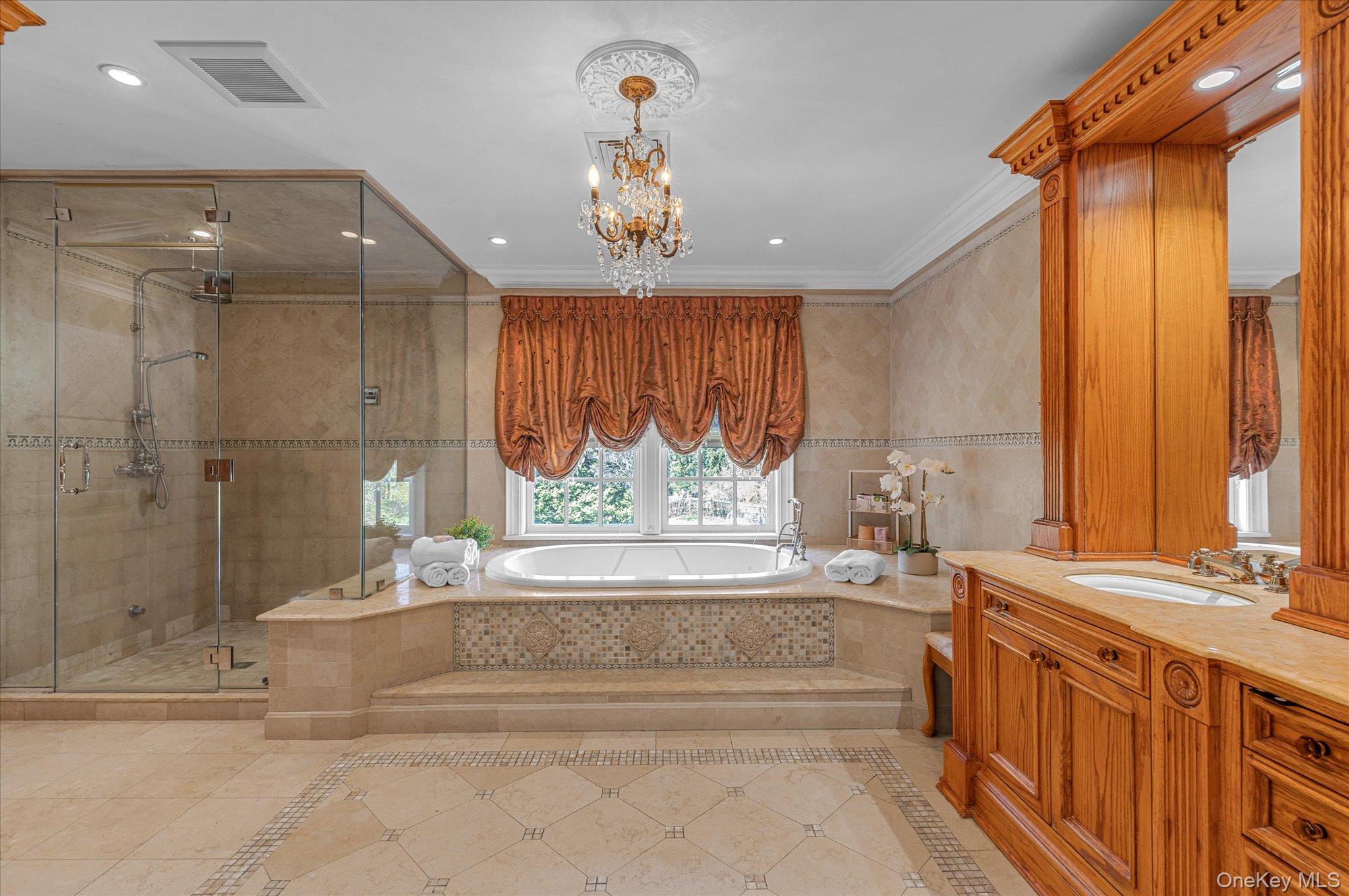 8 Norgate Road, Brookville, NY 11545