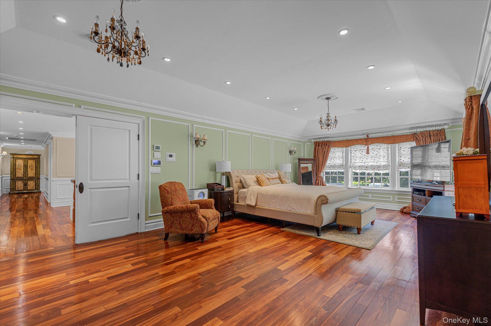 8 Norgate Road, Brookville, NY 11545