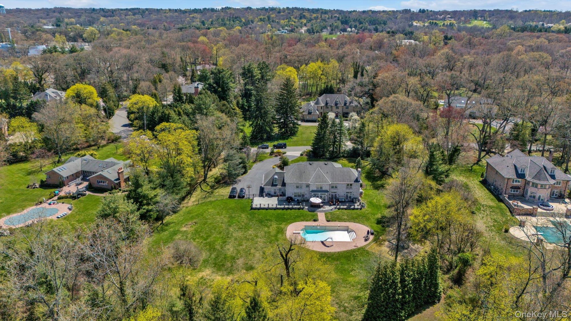 8 Norgate Road, Brookville, NY 11545