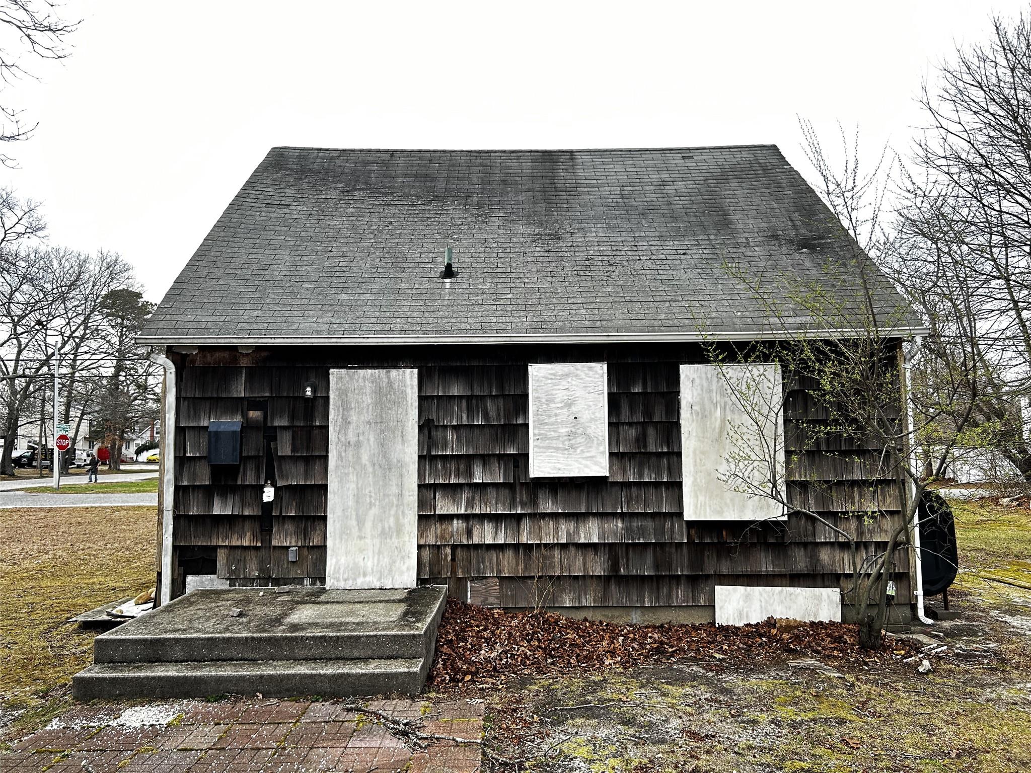 33 Broadway, Shirley, NY 11967