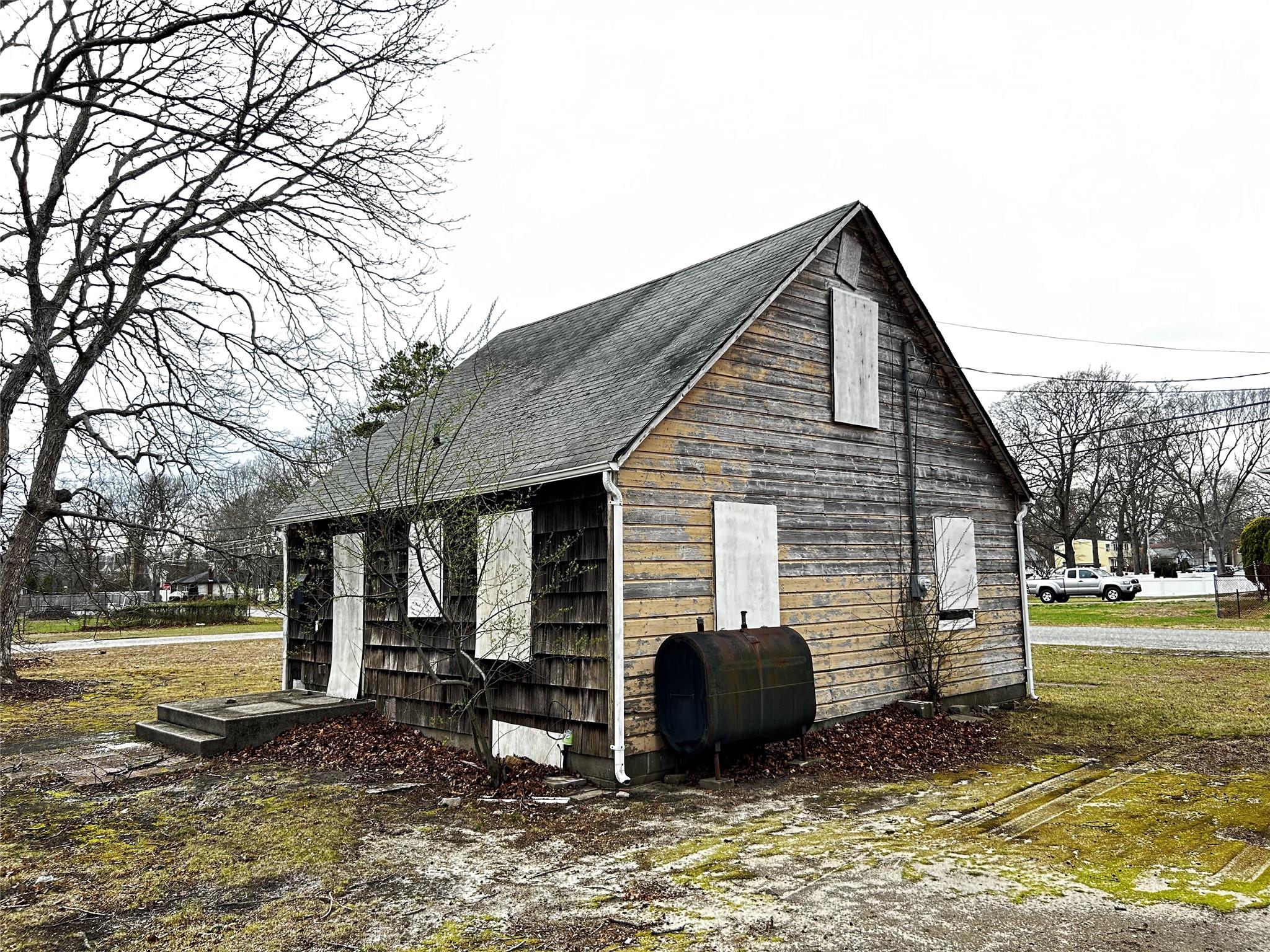 33 Broadway, Shirley, NY 11967