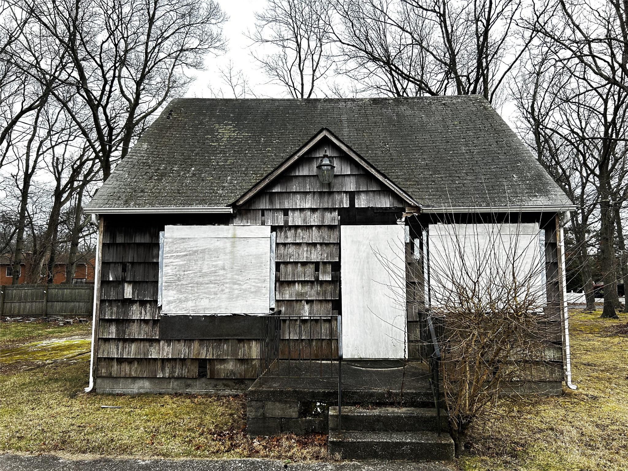 33 Broadway, Shirley, NY 11967