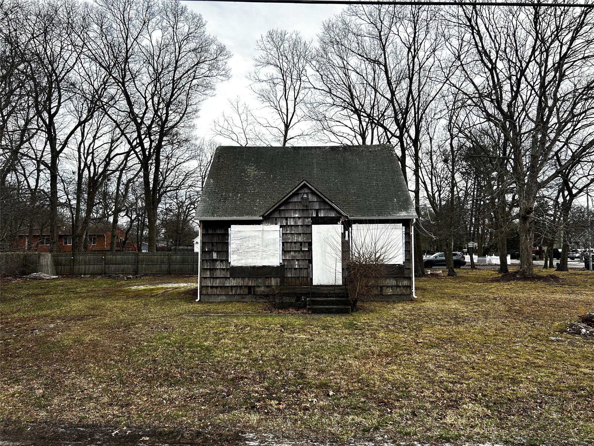 33 Broadway, Shirley, NY 11967
