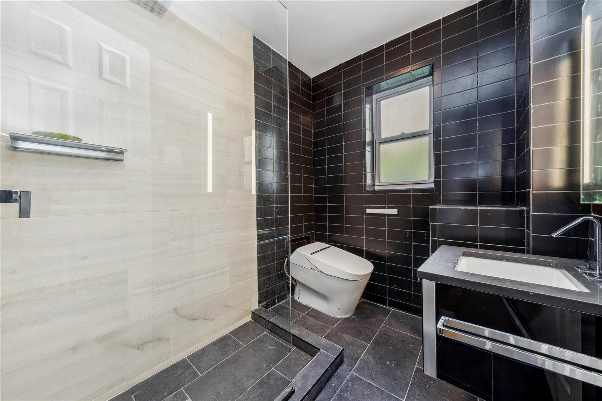 49 Marble Hill Avenue, New York (Manhattan), NY 10463