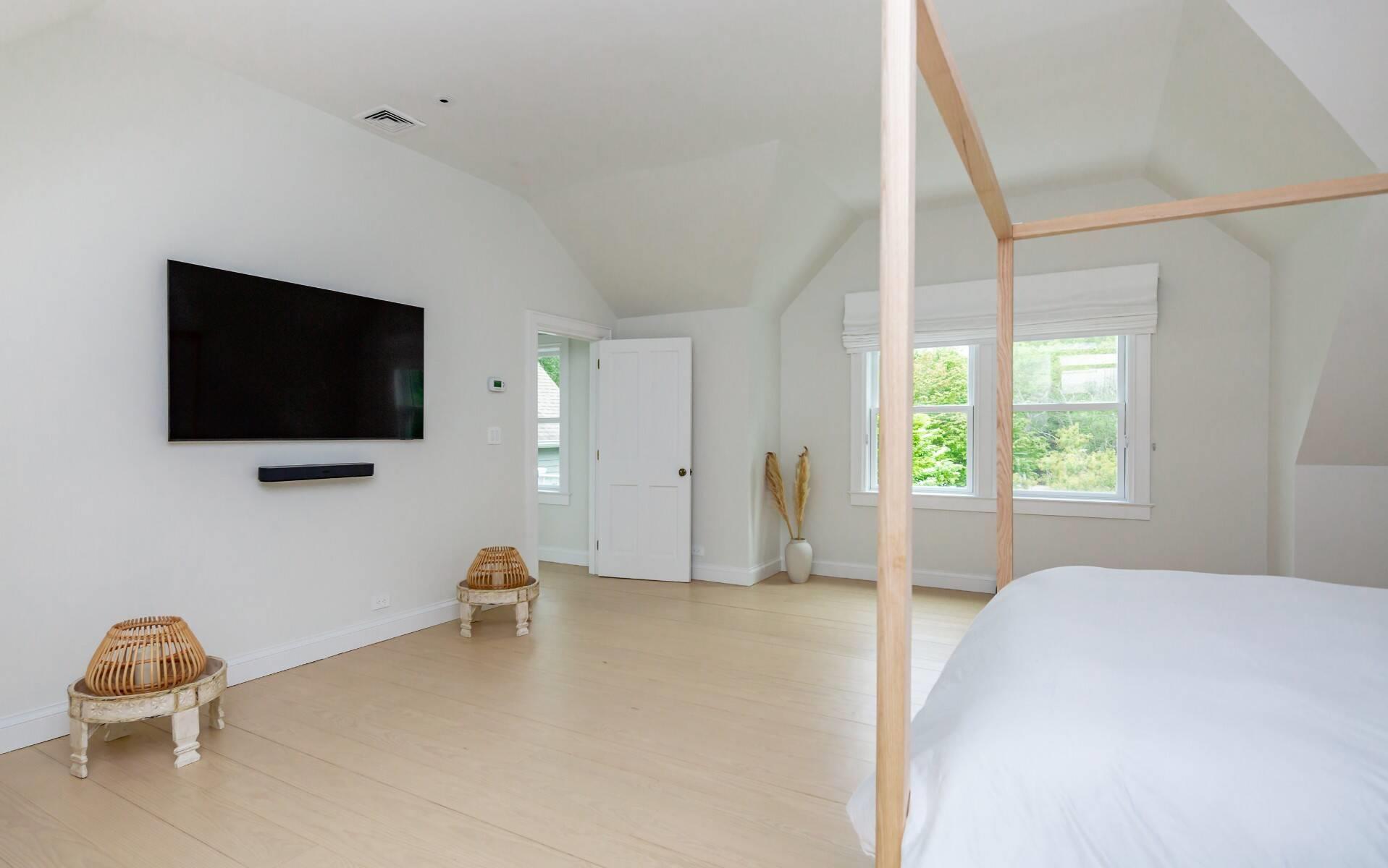 203 Noyack Road, Southampton, NY 11968