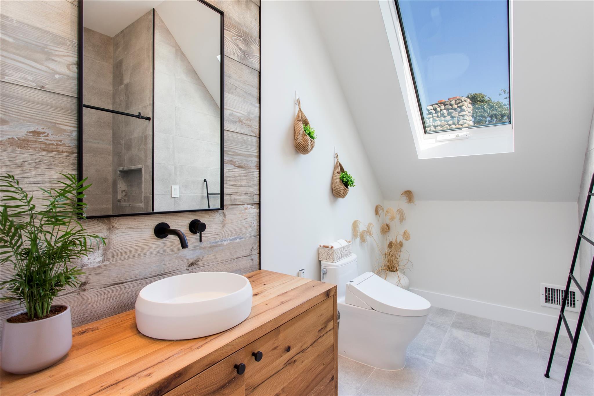 203 Noyack Road, Southampton, NY 11968