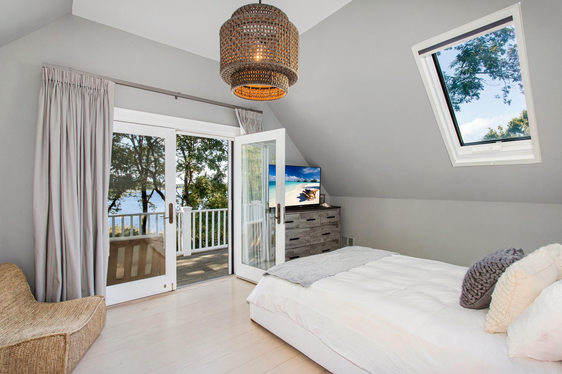 203 Noyack Road, Southampton, NY 11968