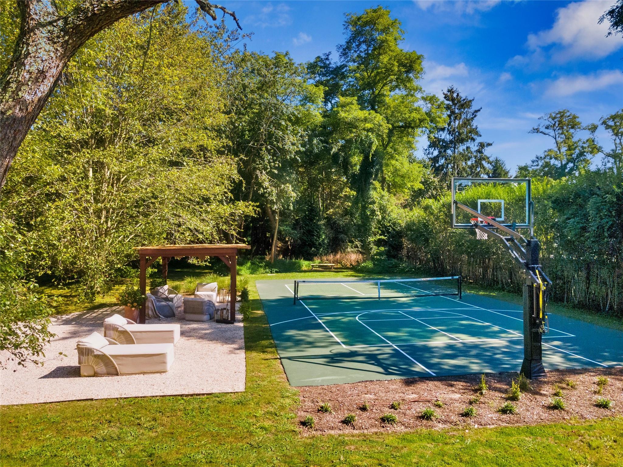 203 Noyack Road, Southampton, NY 11968