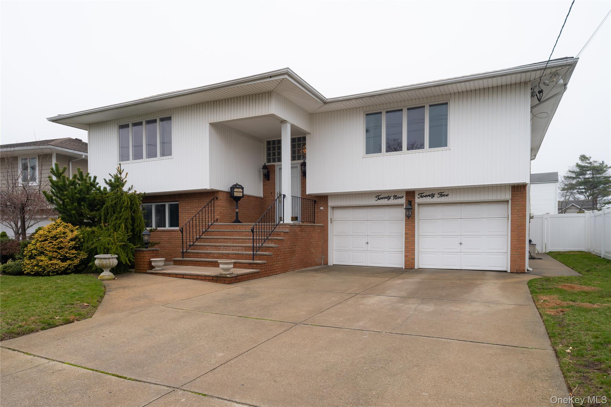 2925 Hewlett Avenue, Merrick, NY 11566