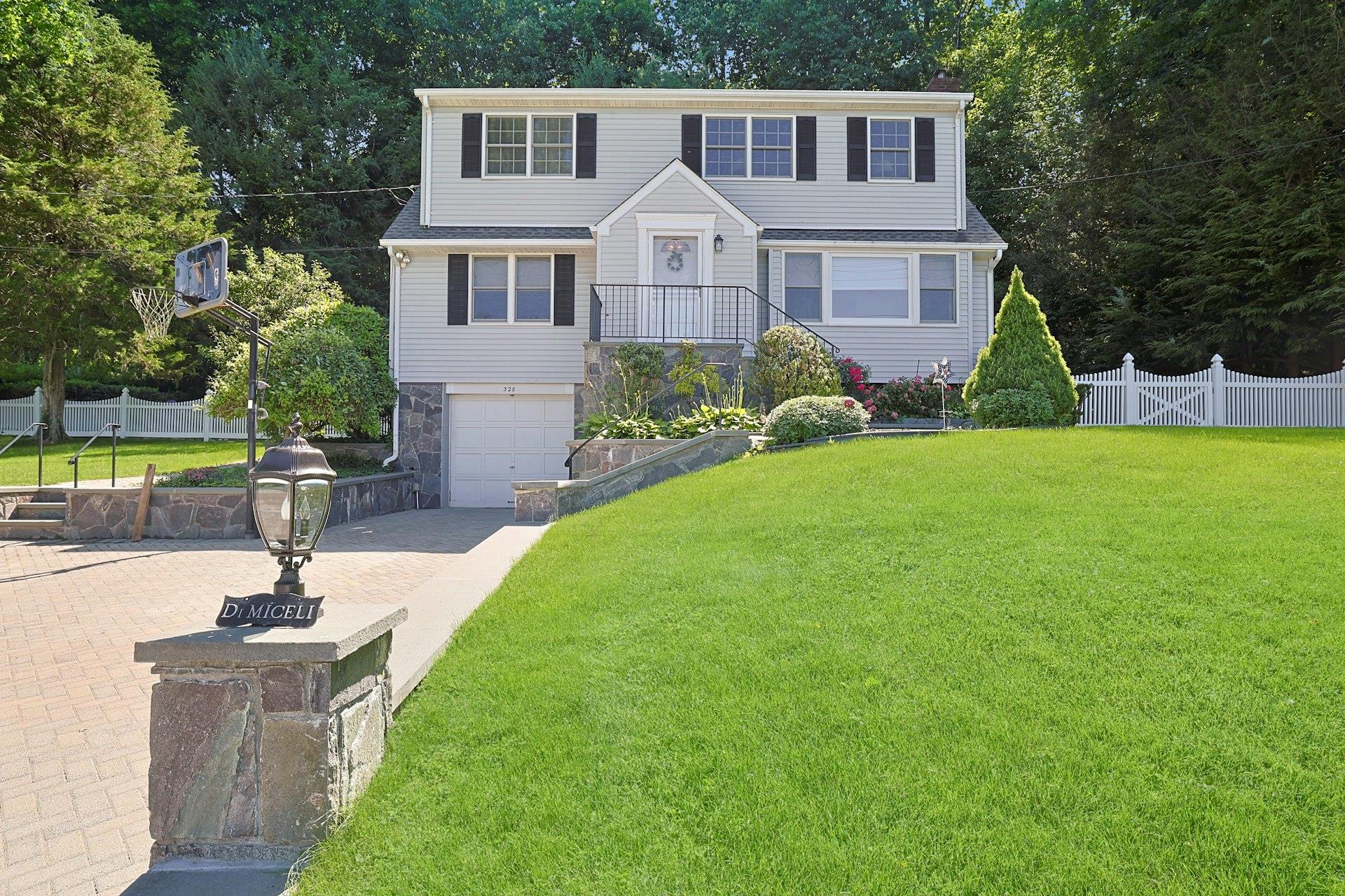 328 Linda Avenue, Hawthorne, NY 10532
