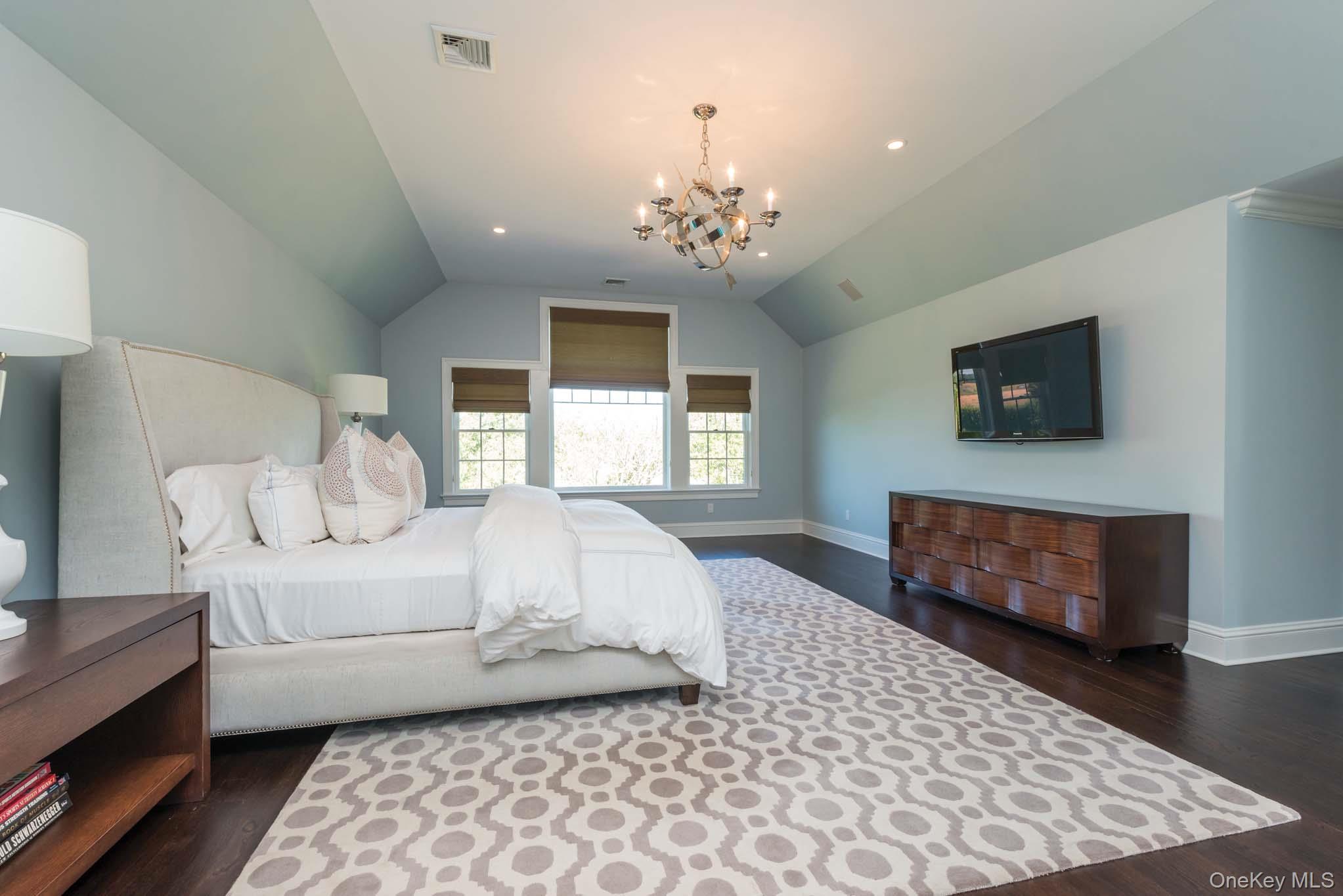 20 Mill Farm Lane, Water Mill, NY 11976