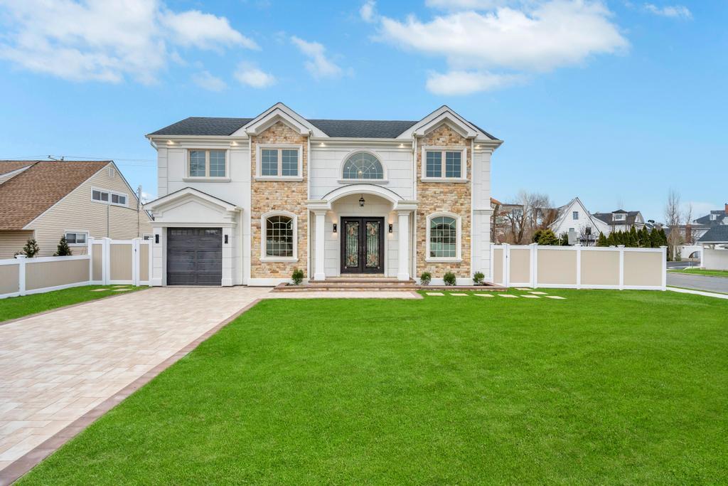 23 Grouse Lane, Levittown, NY 11756