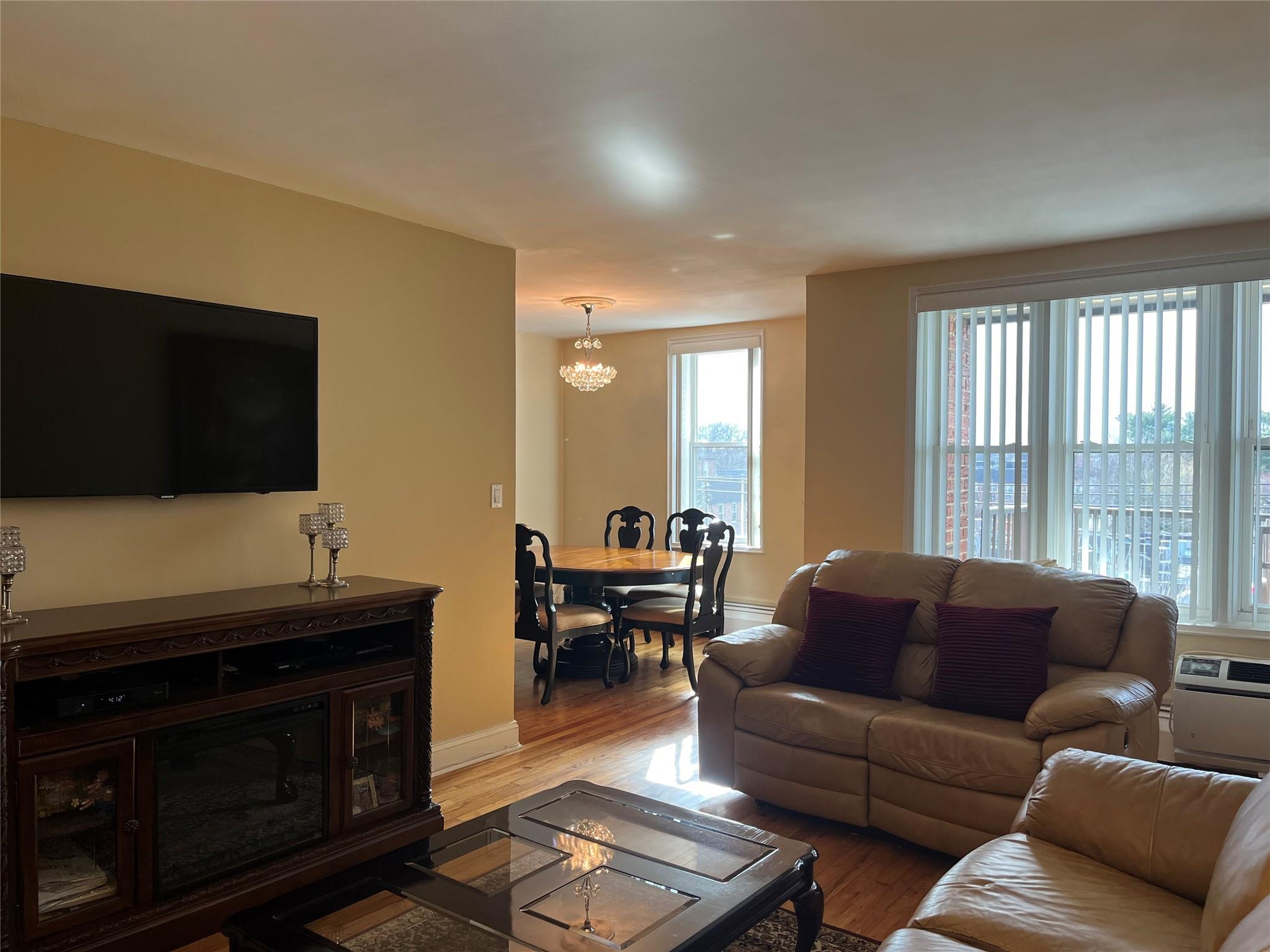 60 Hempstead Ave # 3 J, Lynbrook, NY 11563