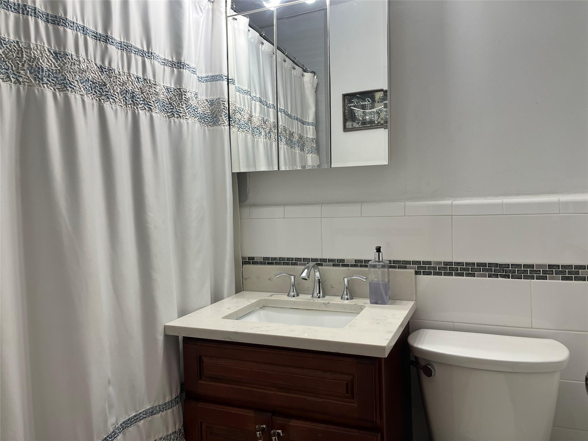 60 Hempstead Ave # 3 J, Lynbrook, NY 11563
