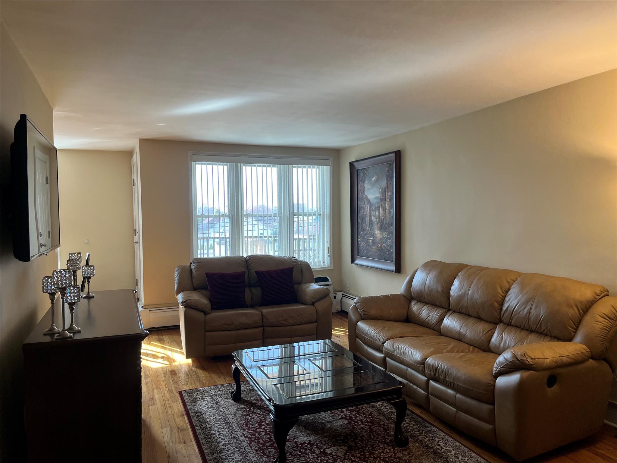 60 Hempstead Ave # 3 J, Lynbrook, NY 11563