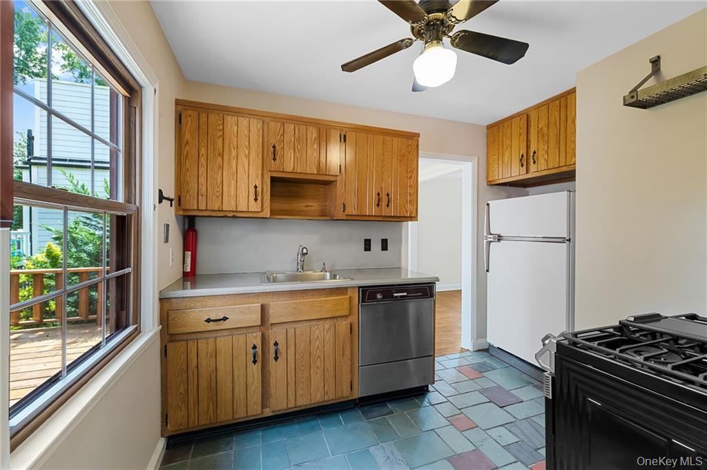 78 Oak Lane, Pelham, NY 10803