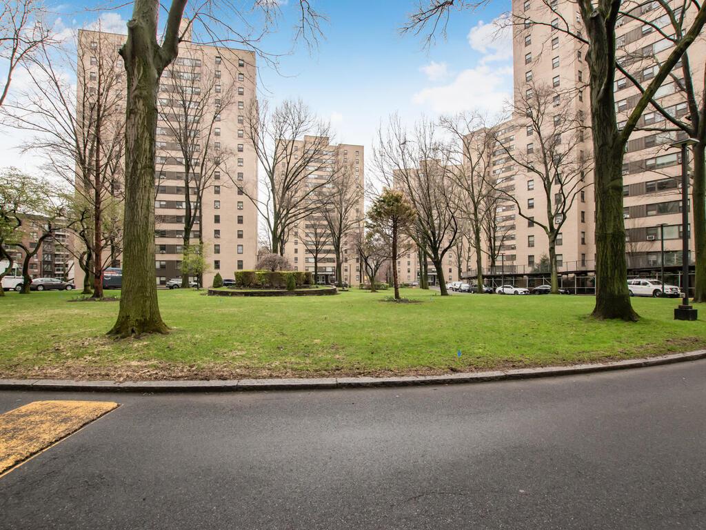 4 Fordham Hill Oval # 8D, Bronx, NY 10468