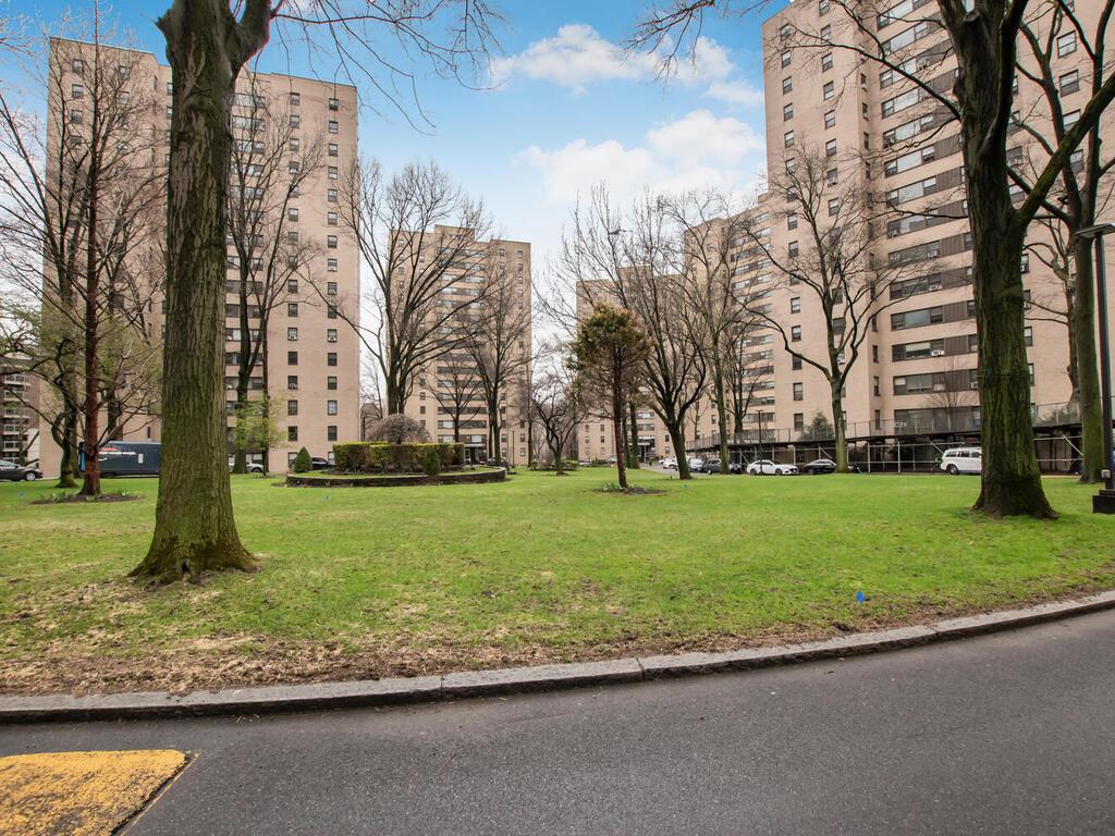 4 Fordham Hill Oval # 8D, Bronx, NY 10468